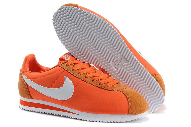 basket nike blanche et orange